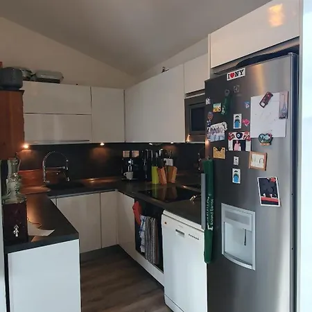 2 - A Pied Apartment